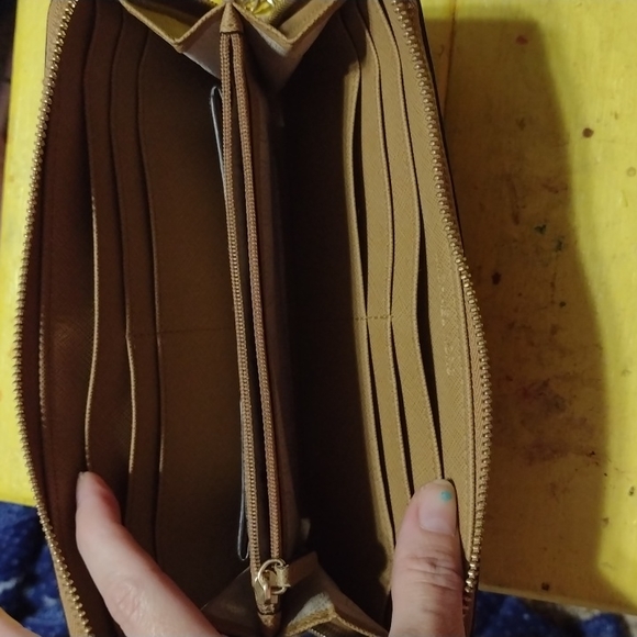 Michael Kors Wallet - Picture 3 of 5